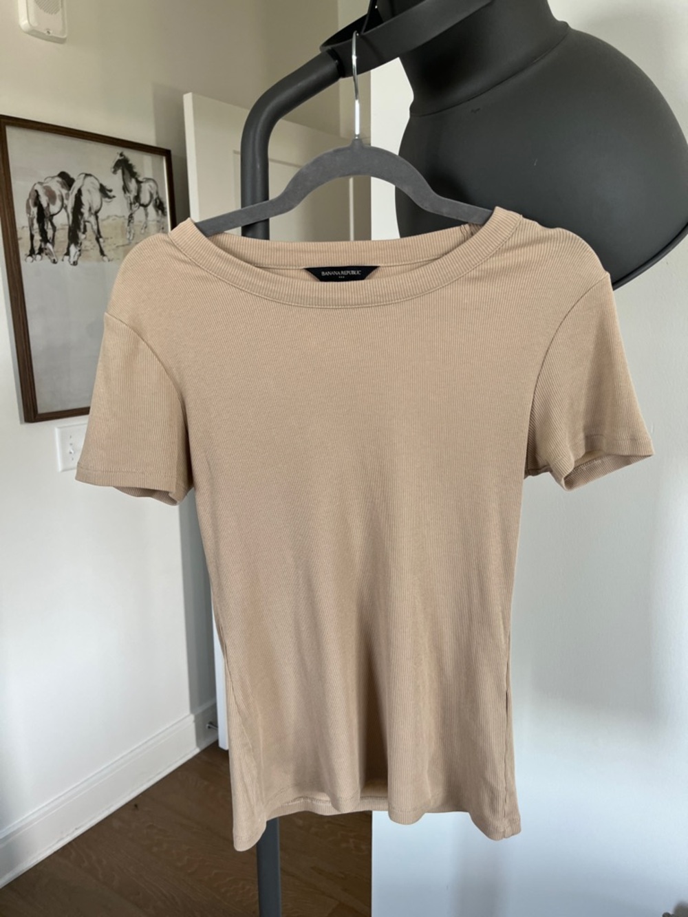 Banana Republic Factory Women's Beige Short Sleeve Ribbed Tee (Size Small)